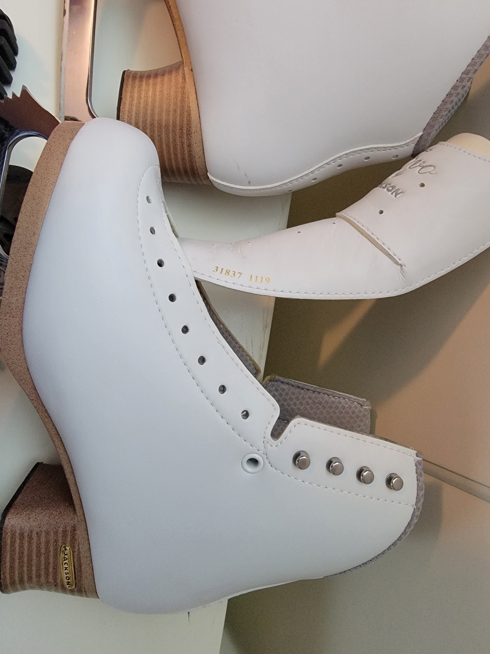 JACKSON White Women’s Ice Skates with Tan Heel - Picture 6 of 11